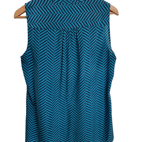 Banana Republic silk sleeveless blouse with metal buttons. - Picture 3 of 3